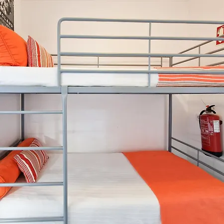 Estudio Da Rocha Peachy Apartment
