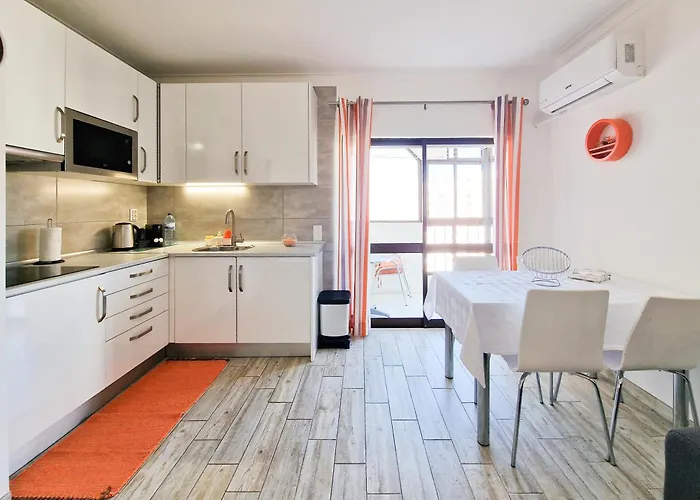 Estudio Da Rocha Peachy Appartement *