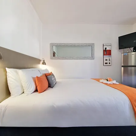 Estudio Da Rocha Peachy Apartament