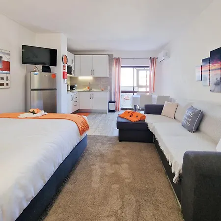 Estudio Da Rocha Peachy Apartament *