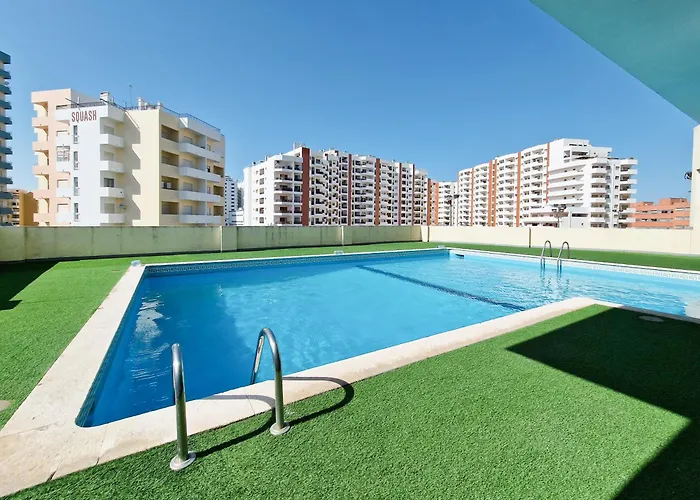 Estudio Da Rocha Peachy Apartment *